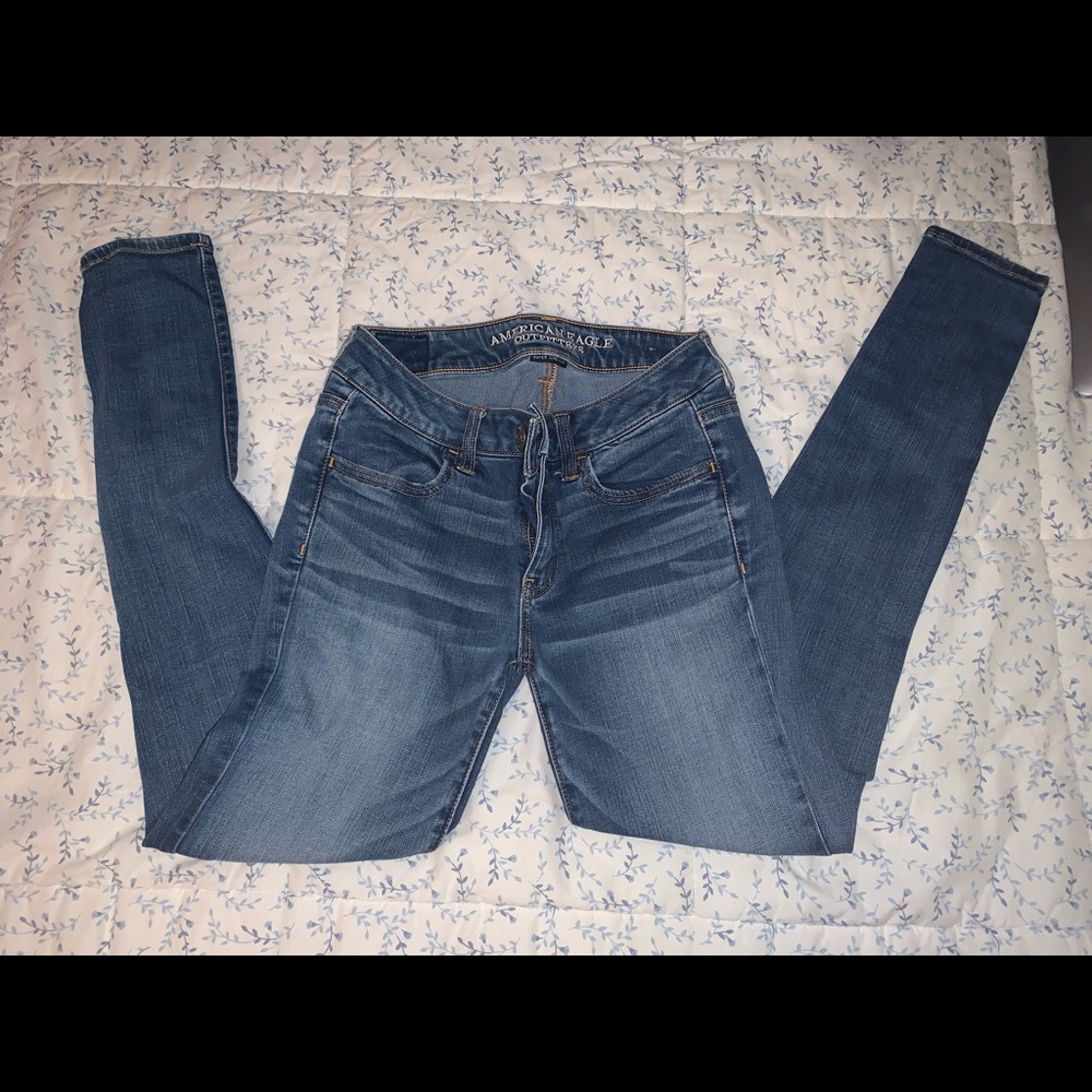 Light Wash American Eagle Jeans